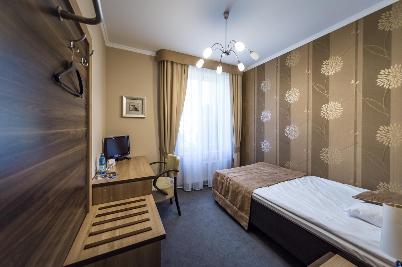 Hotel Restauracja Teczowa Luban Dış mekan fotoğraf