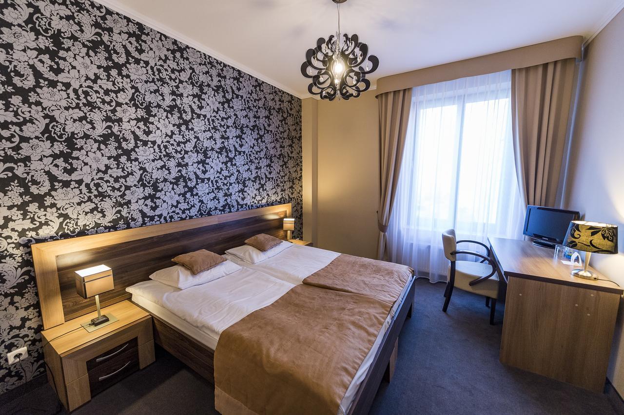 Hotel Restauracja Teczowa Luban Dış mekan fotoğraf