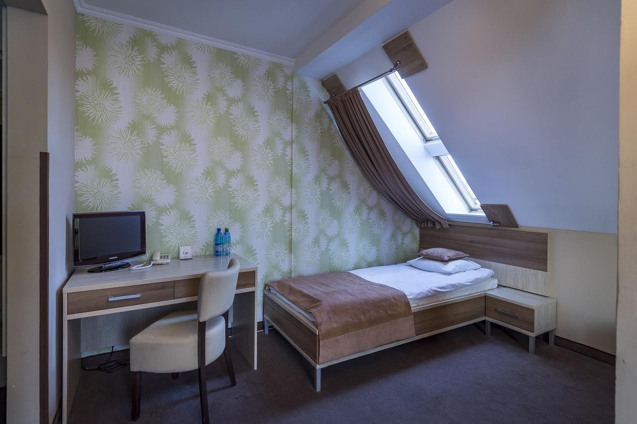 Hotel Restauracja Teczowa Luban Dış mekan fotoğraf