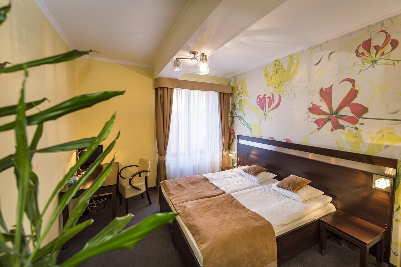 Hotel Restauracja Teczowa Luban Dış mekan fotoğraf
