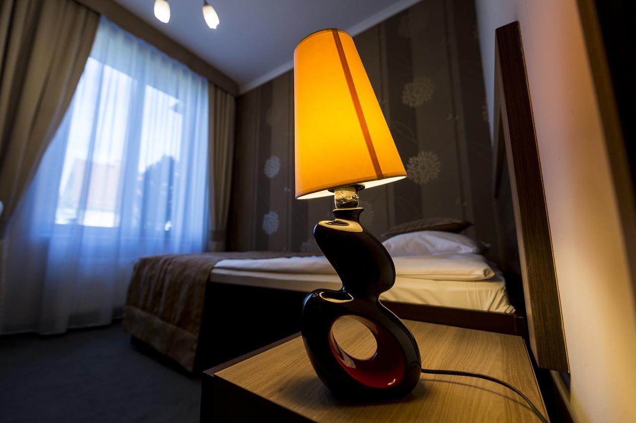 Hotel Restauracja Teczowa Luban Dış mekan fotoğraf