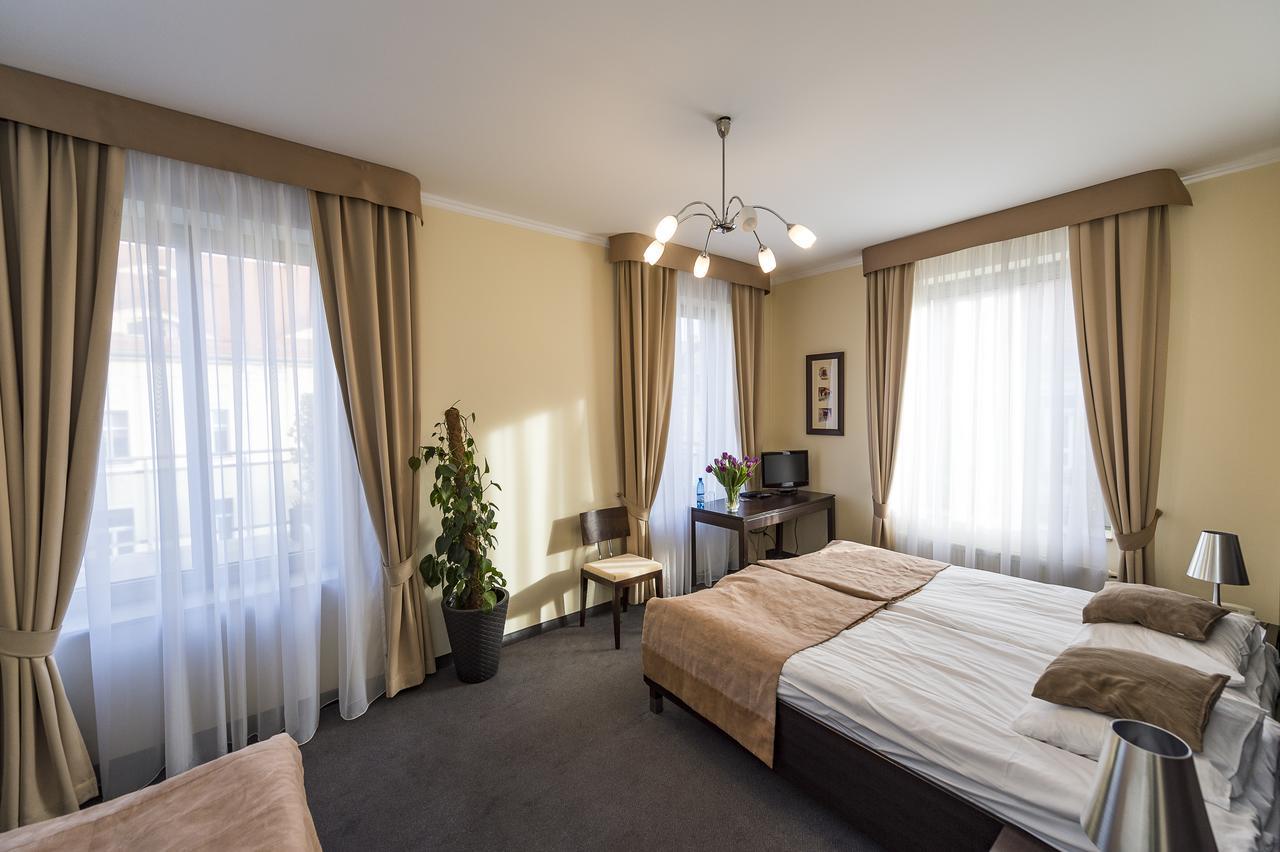 Hotel Restauracja Teczowa Luban Dış mekan fotoğraf