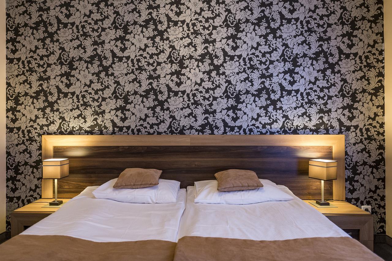 Hotel Restauracja Teczowa Luban Dış mekan fotoğraf