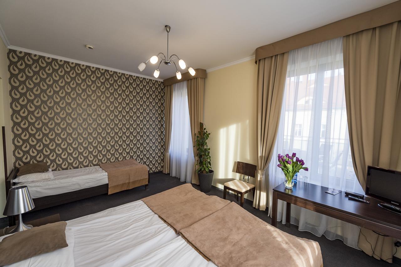 Hotel Restauracja Teczowa Luban Dış mekan fotoğraf