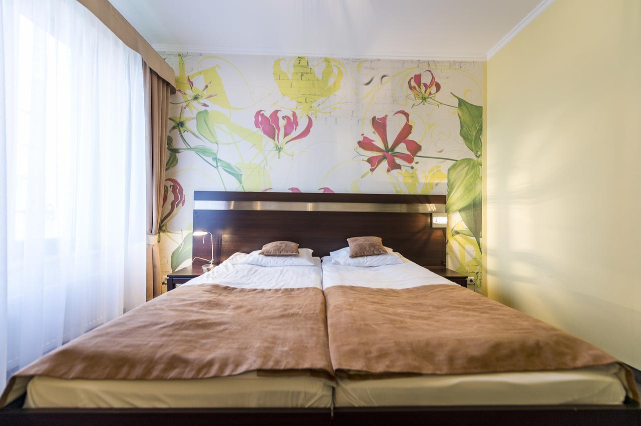 Hotel Restauracja Teczowa Luban Dış mekan fotoğraf