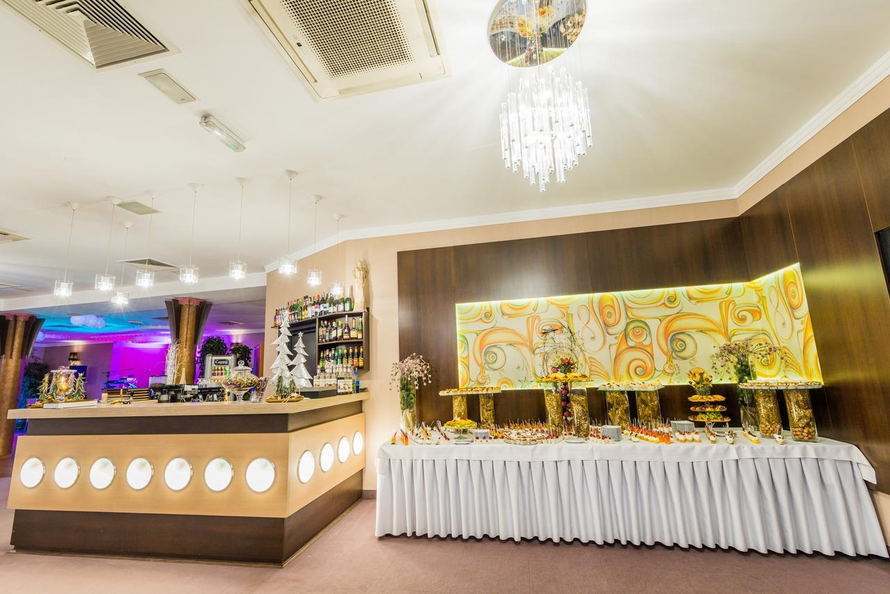 Hotel Restauracja Teczowa Luban Dış mekan fotoğraf