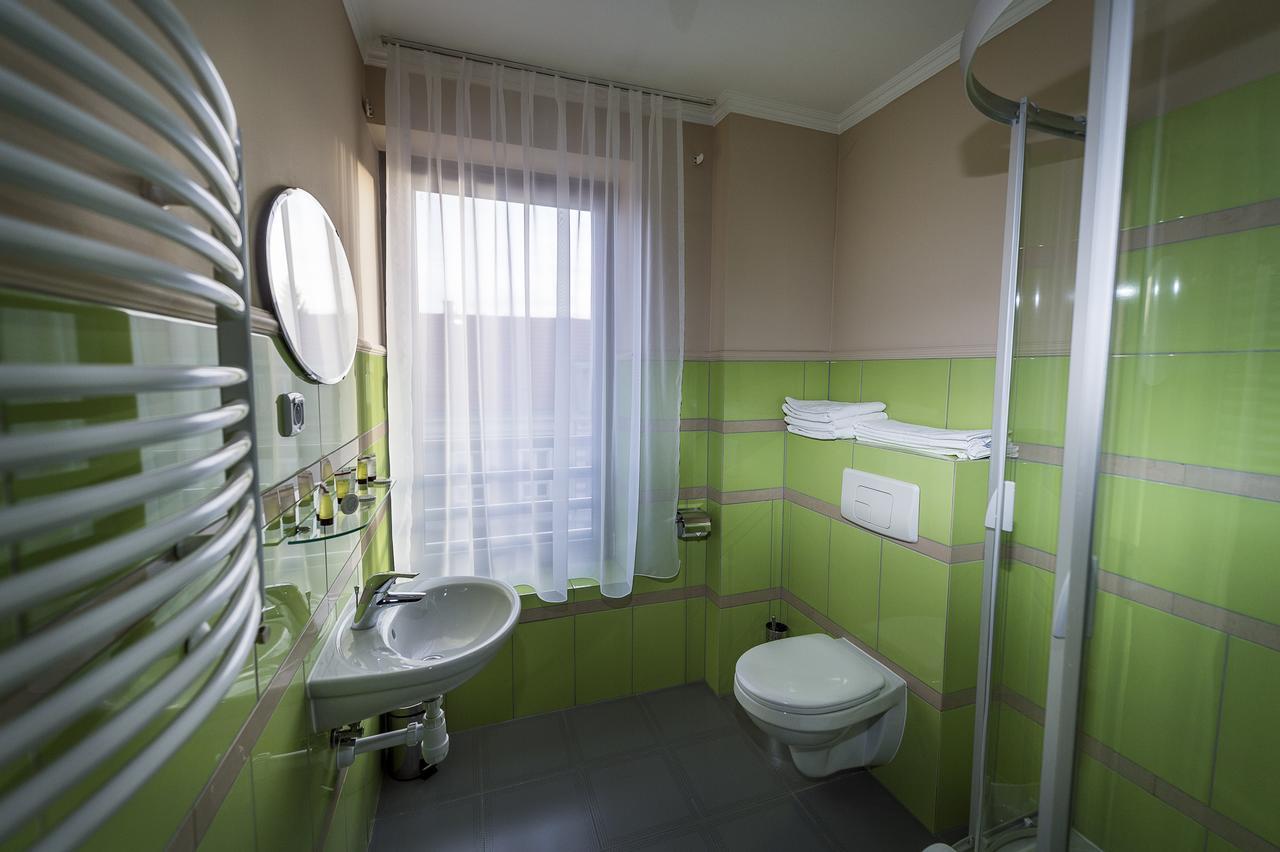 Hotel Restauracja Teczowa Luban Dış mekan fotoğraf