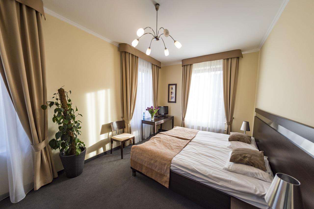 Hotel Restauracja Teczowa Luban Dış mekan fotoğraf